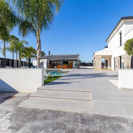 Villa Palm Breeze By Fidalsa Catral